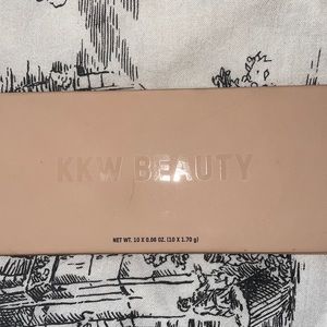 kkw beauty classic blossom eyeshadow palette;